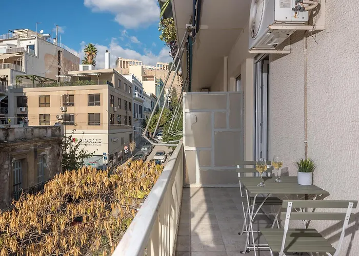 Spacious 2Bds Apt With Acropolis View In Center