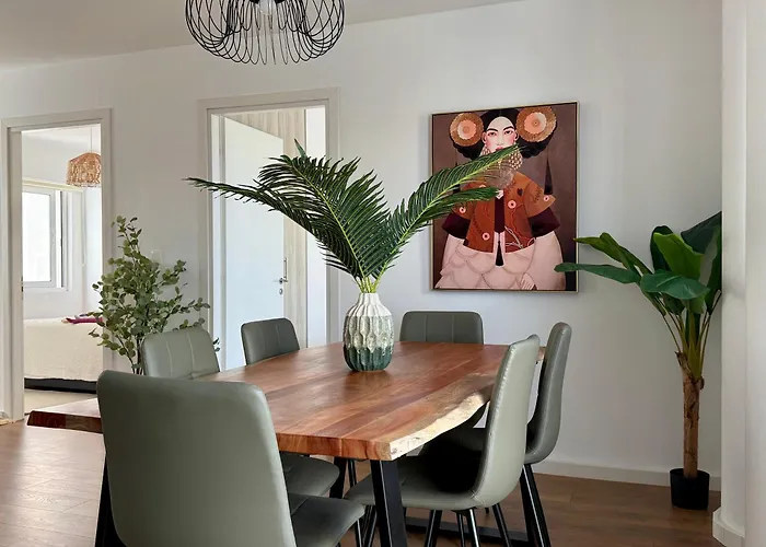 Th0 Luxury Two Bedrooms Apartments With High-Tech Amenities